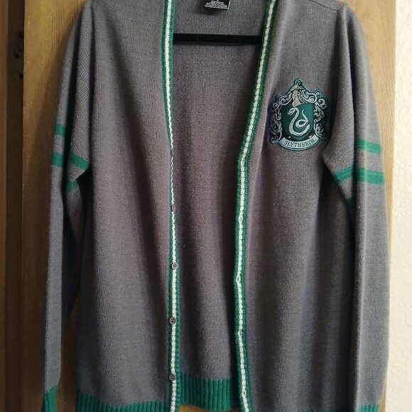 Slytherin Sweater and Death Eater's Wand - Size Medium - Picture 3 of 10